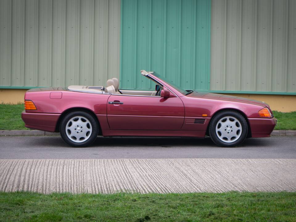 Image 4/28 of Mercedes-Benz 500 SL (1992)