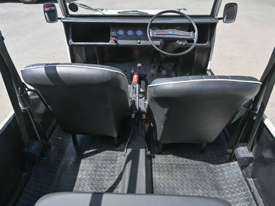 Immagine 24/50 di Mini Moke (1973)