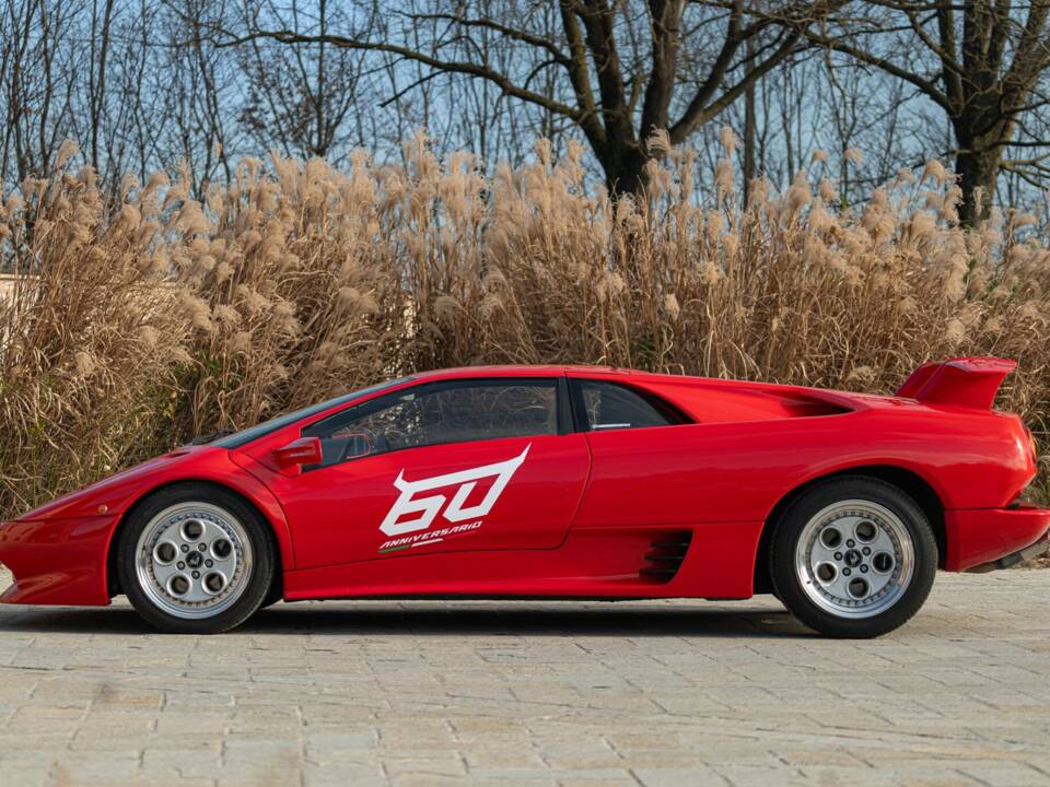 Image 13/50 of Lamborghini Diablo VT (1993)