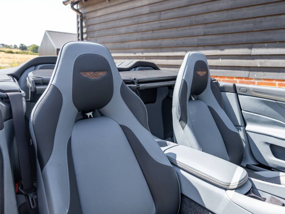 Imagen 10/57 de Aston Martin Vanquish Volante (2015)