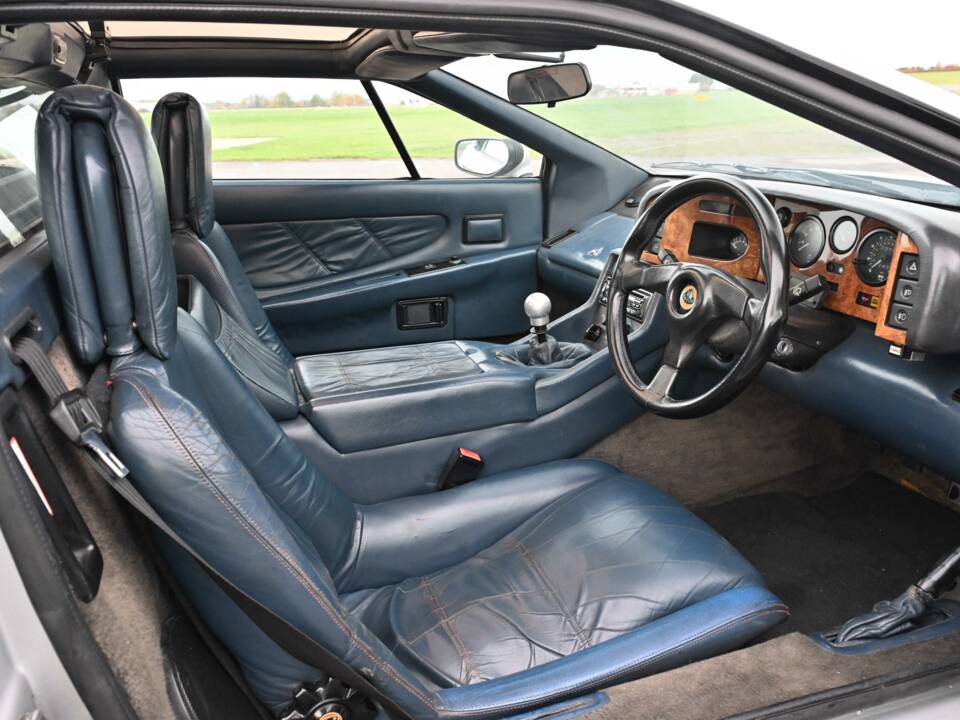 Image 34/50 of Lotus Esprit SE (1990)