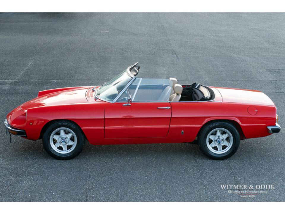 Immagine 3/31 di Alfa Romeo 1600 Spider (1974)