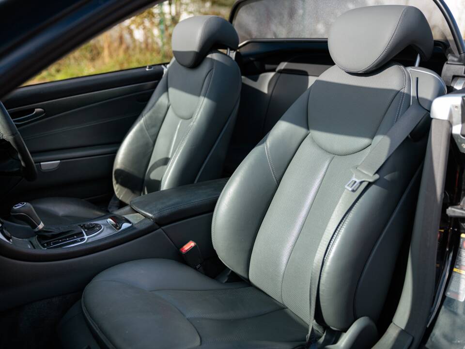 Image 42/50 of Mercedes-Benz SL 350 (2004)