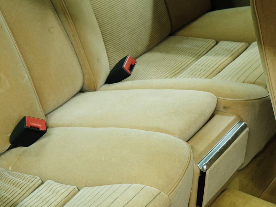Bild 36/50 von Mercedes-Benz 380 SEC (1983)
