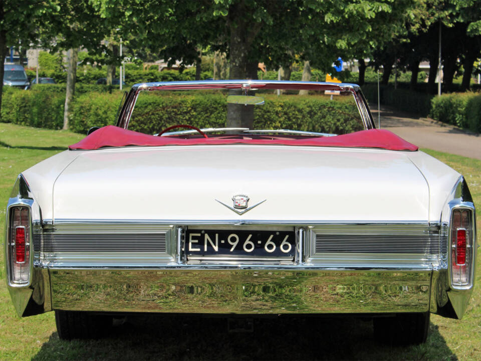 Image 6/28 of Cadillac DeVille Convertible (1965)