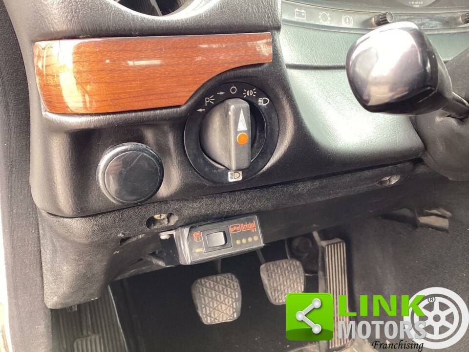 Bild 10/10 von Mercedes-Benz 200 T (1985)