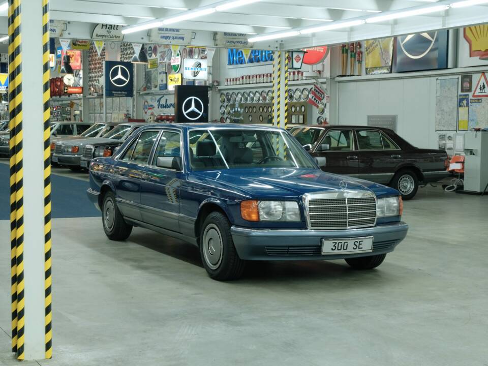 Bild 50/50 von Mercedes-Benz 300 SE (1990)