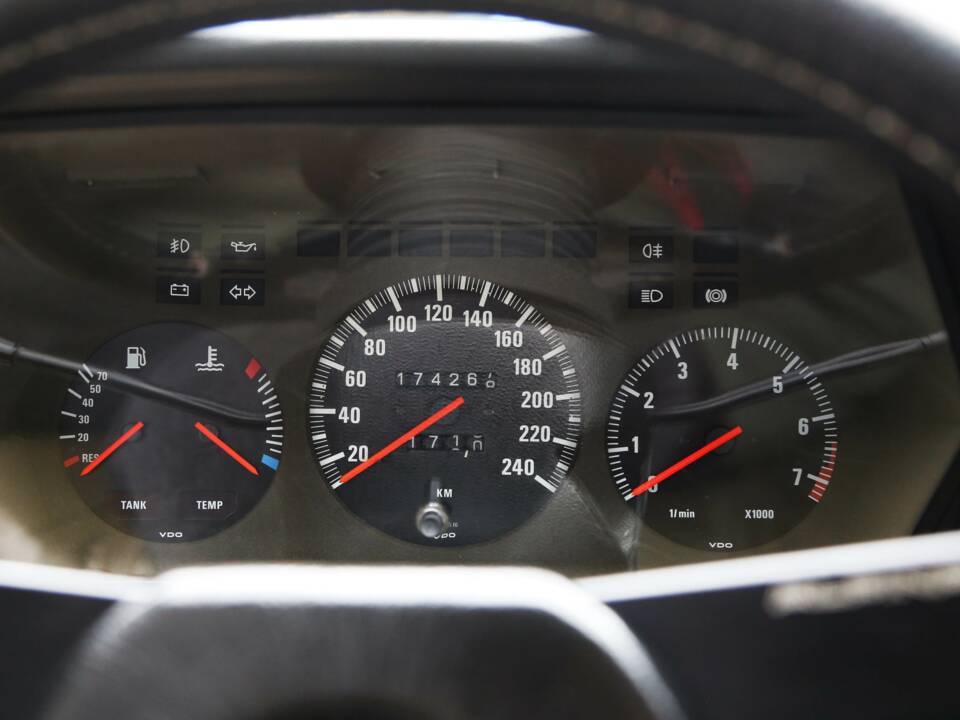 Bild 27/32 von BMW 633 CSi (1978)