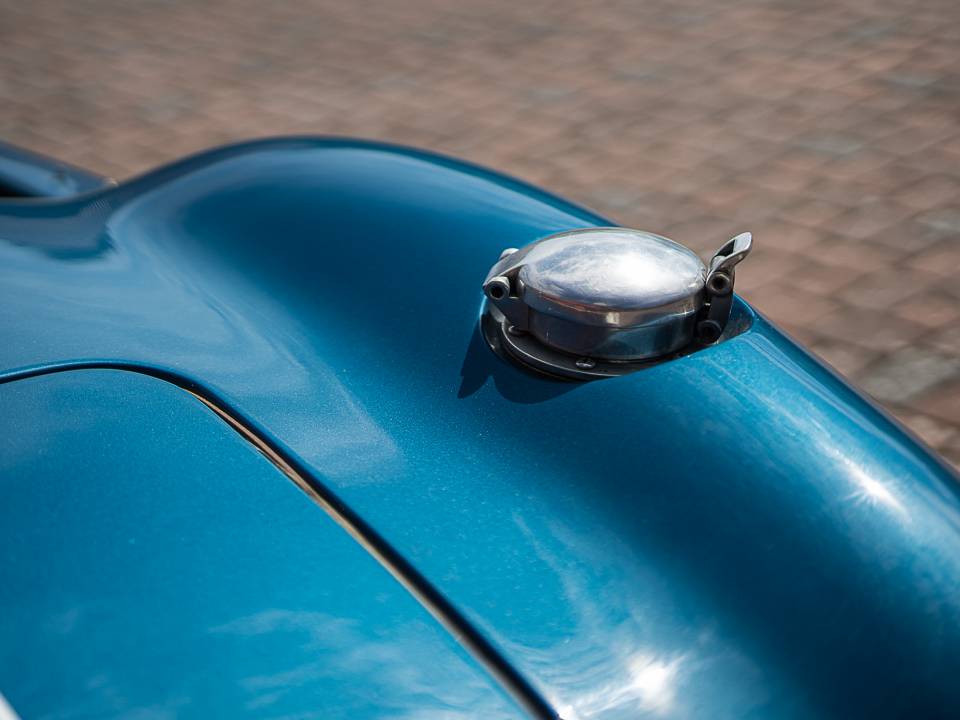Image 20/44 of Everett-Morrison Shelby Cobra (1968)