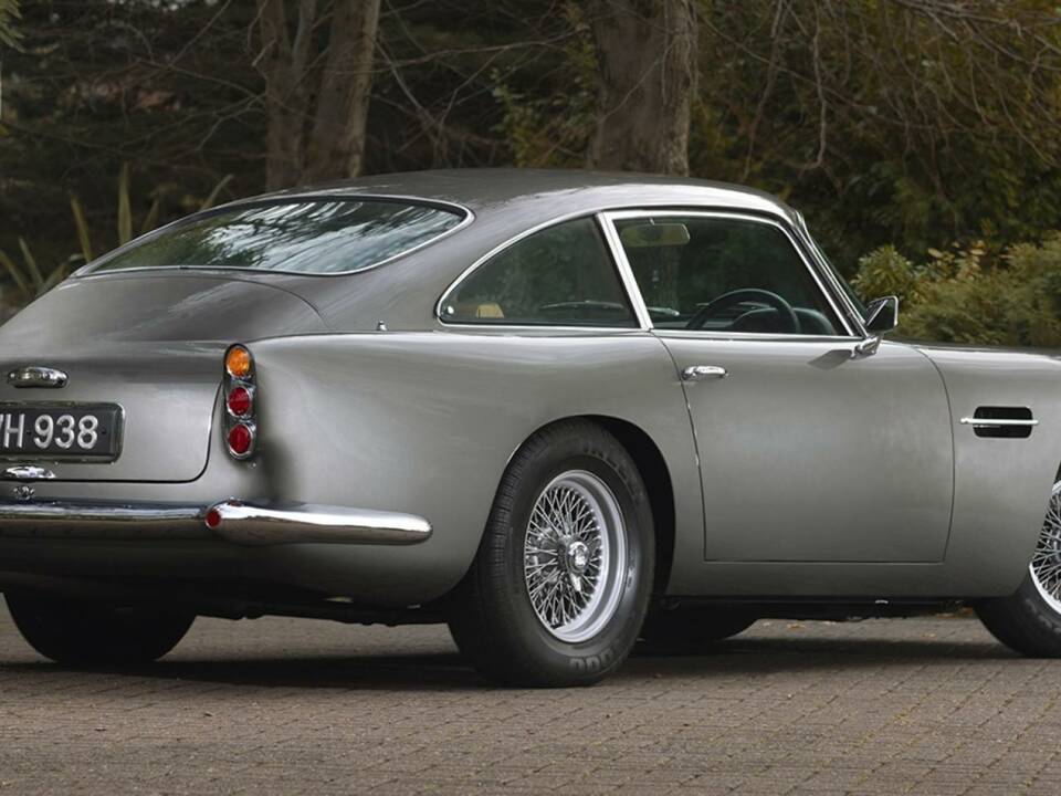 Image 24/50 of Aston Martin DB 4 (1962)
