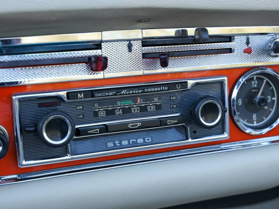 Image 20/50 of Mercedes-Benz 230 SL (1964)