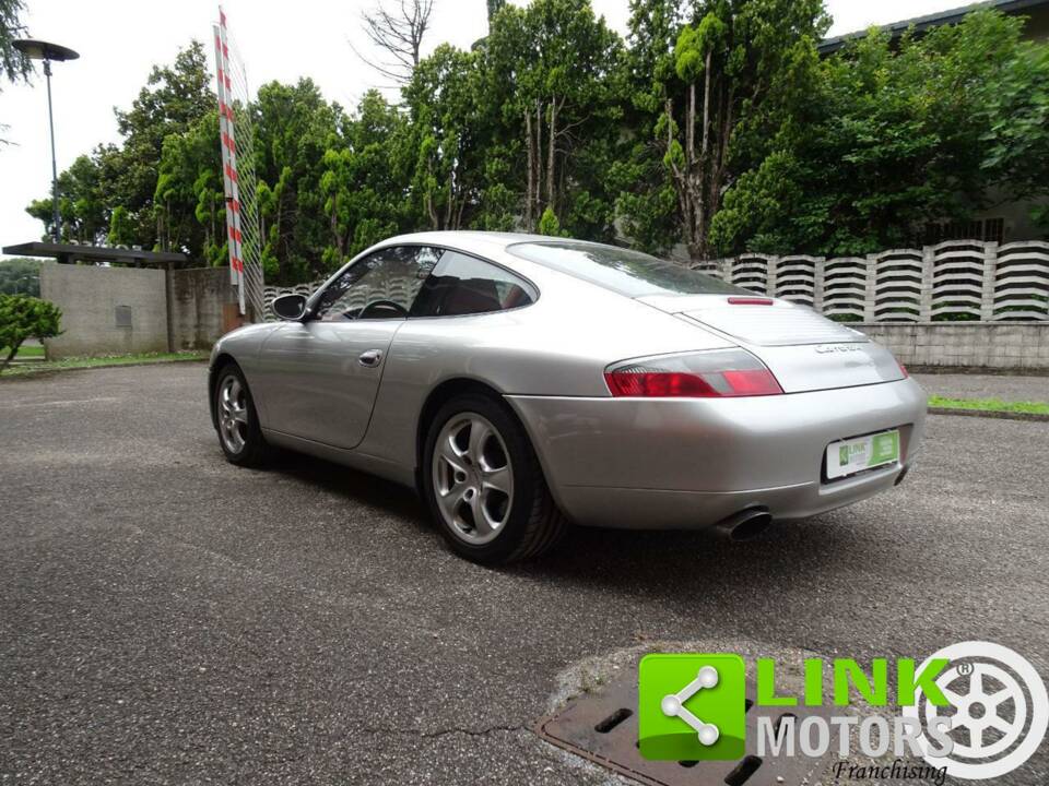 Image 3/10 of Porsche 911 Carrera 4 (2000)