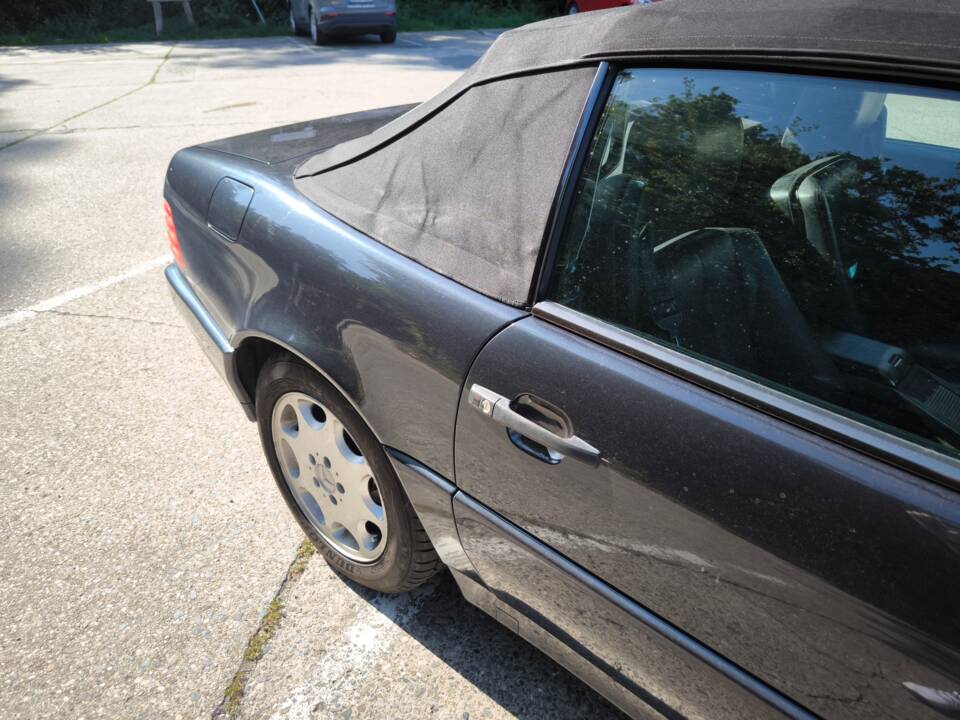 Image 32/38 of Mercedes-Benz SL 320 (1994)