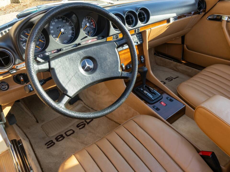Bild 34/50 von Mercedes-Benz 380 SL (1982)