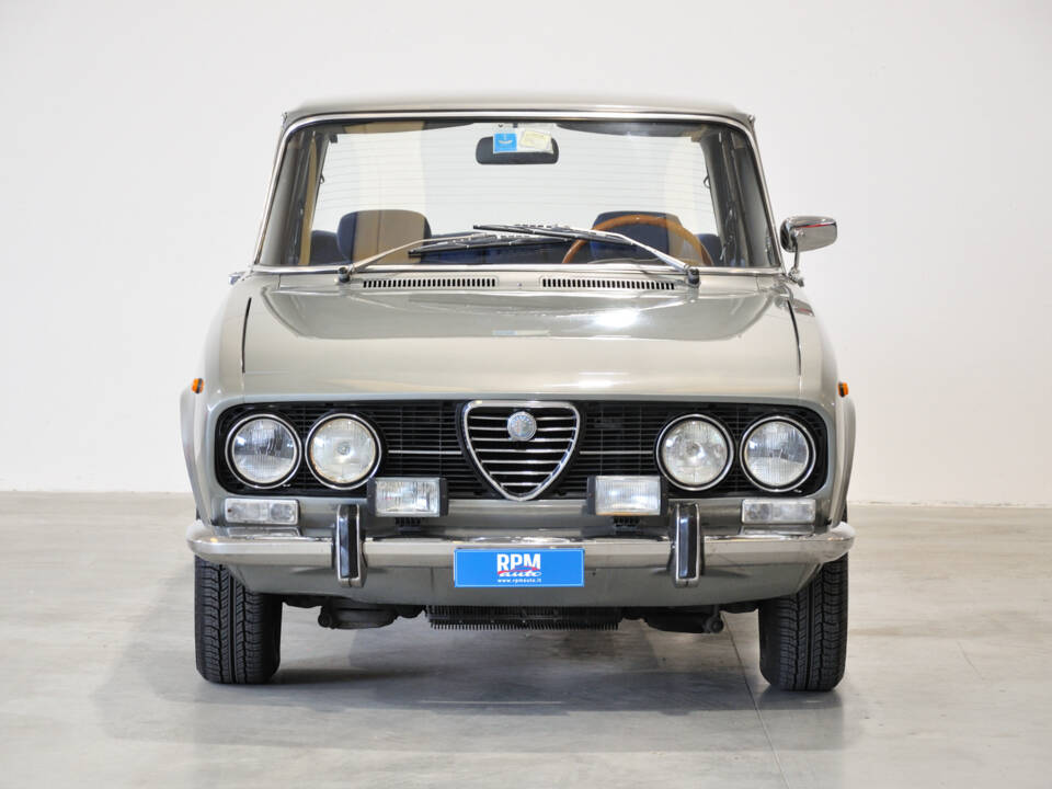 Immagine 4/39 di Alfa Romeo 2000 Berlina (1973)