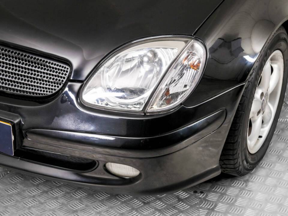 Image 33/50 of Mercedes-Benz SLK 200 Kompressor (2001)
