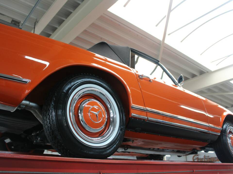 Image 13/50 of Mercedes-Benz 230 SL (1964)