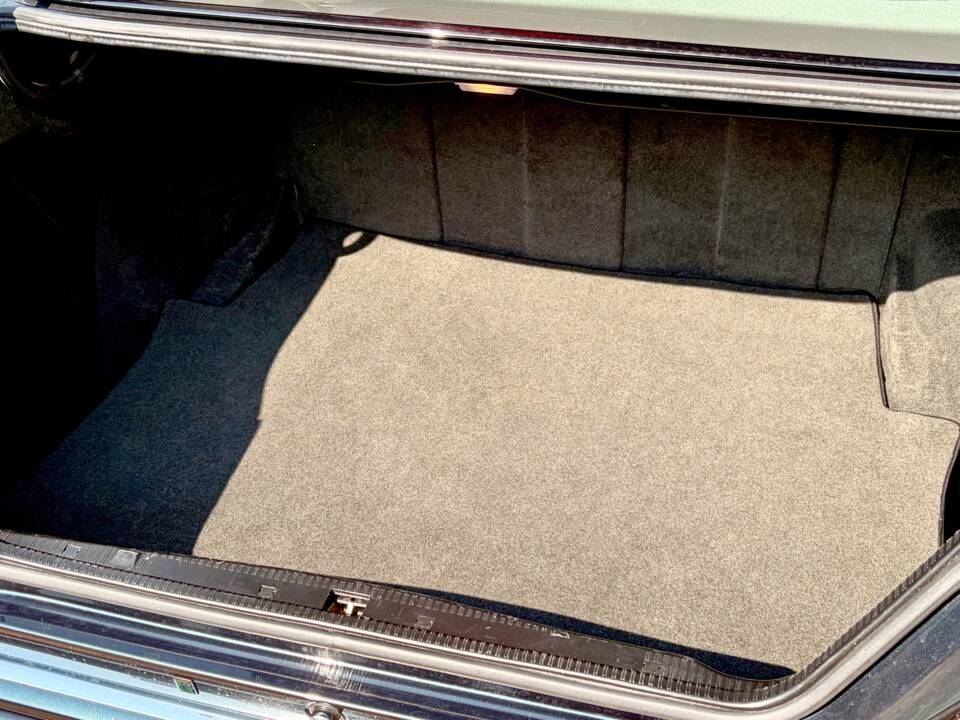 Image 14/16 of Mercedes-Benz E 320 (1996)