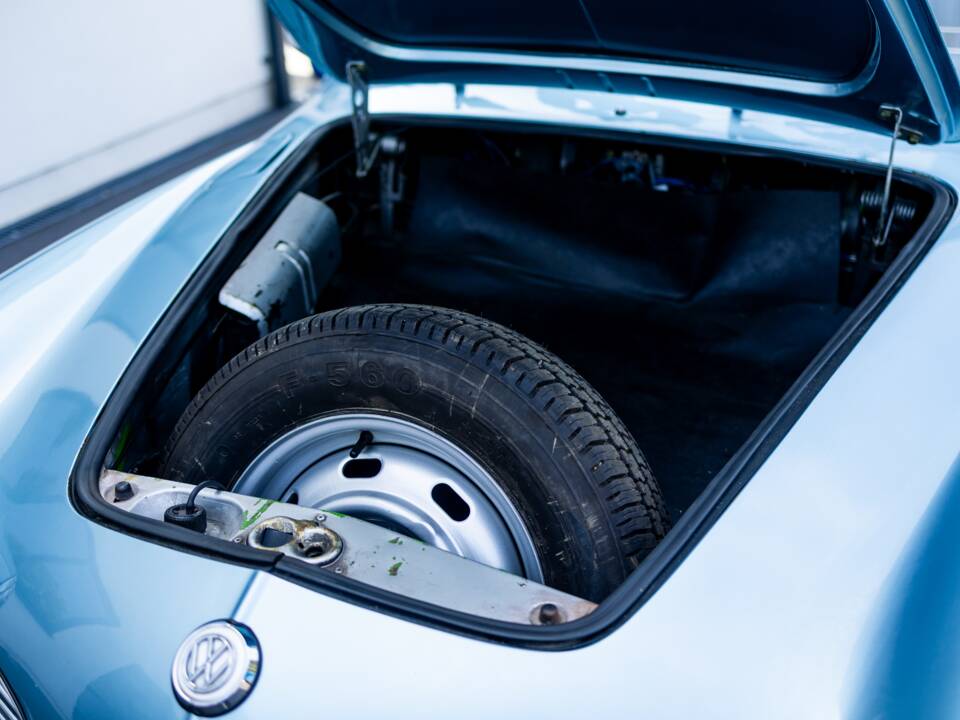Image 48/50 of Volkswagen Karmann Ghia 1500 (1971)