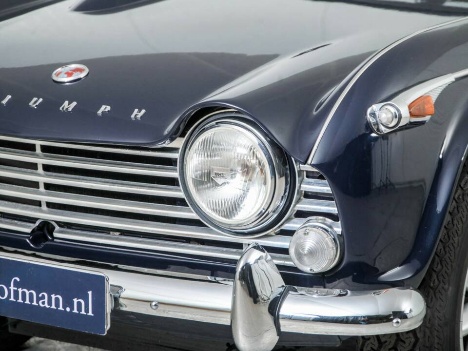 Image 22/50 of Triumph TR 4A (1967)