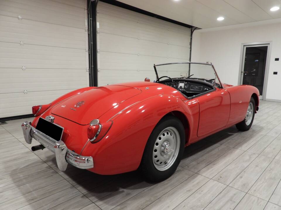 Image 4/15 of MG MGA Twin Cam (1959)
