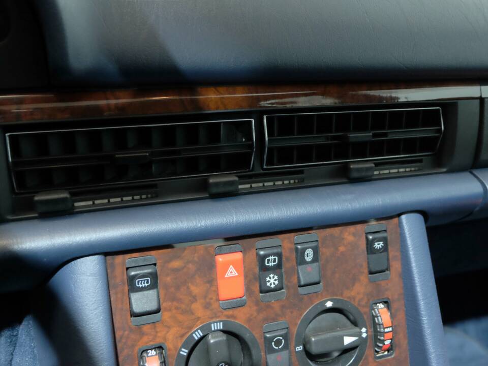 Afbeelding 7/32 van Mercedes-Benz 560 SEL (1990)