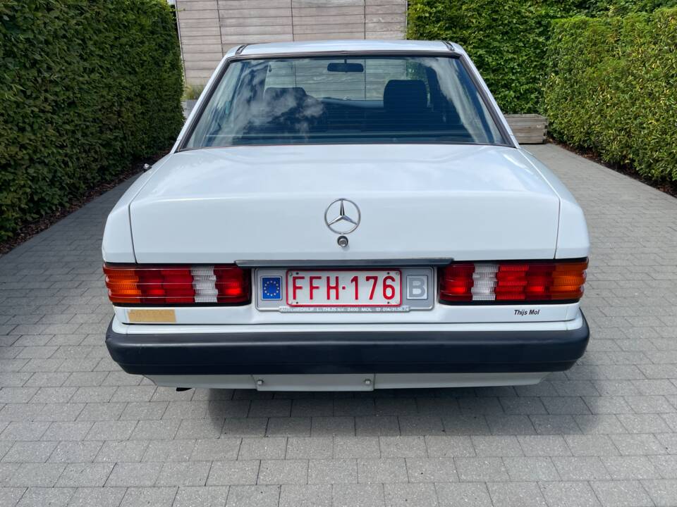 Image 4/57 of Mercedes-Benz 190 D 2.5 (1992)