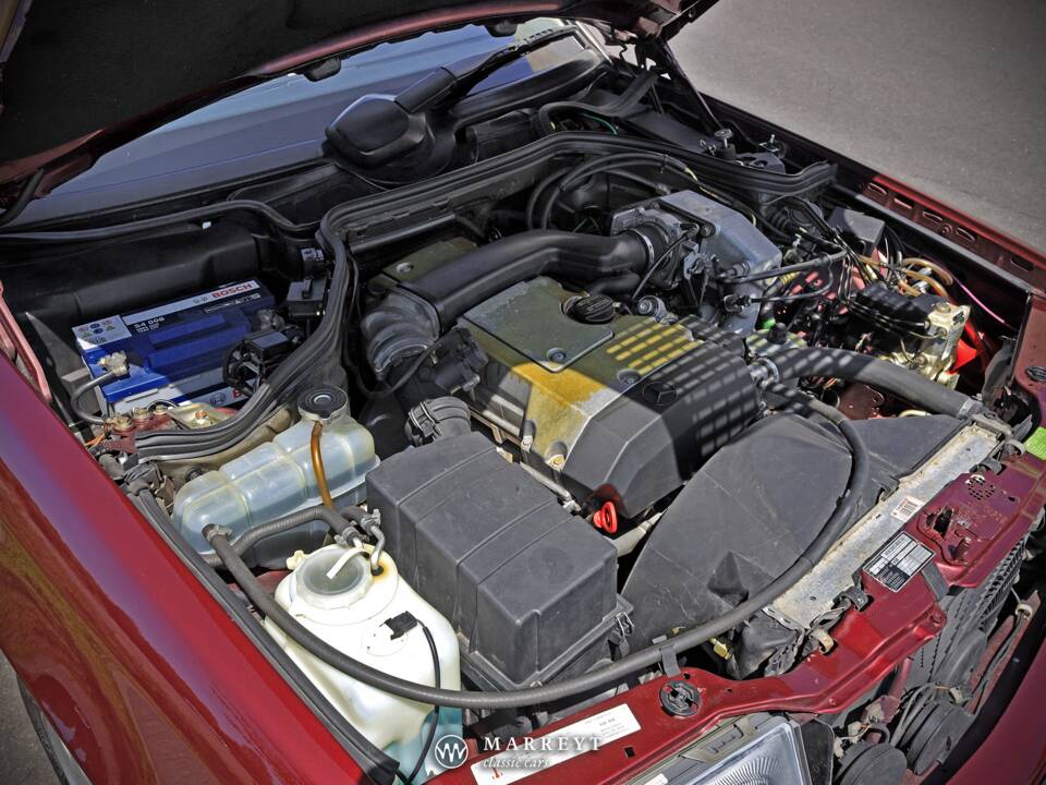 Bild 42/79 von Mercedes-Benz E 220 (1996)