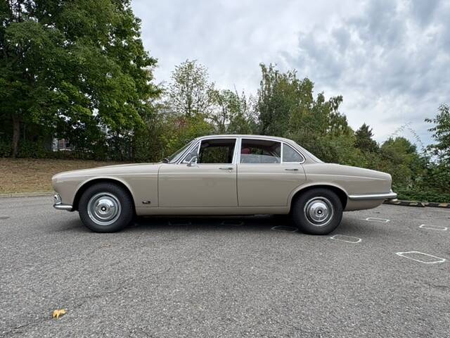 Bild 7/40 von Jaguar XJ 6 4.2 (1971)
