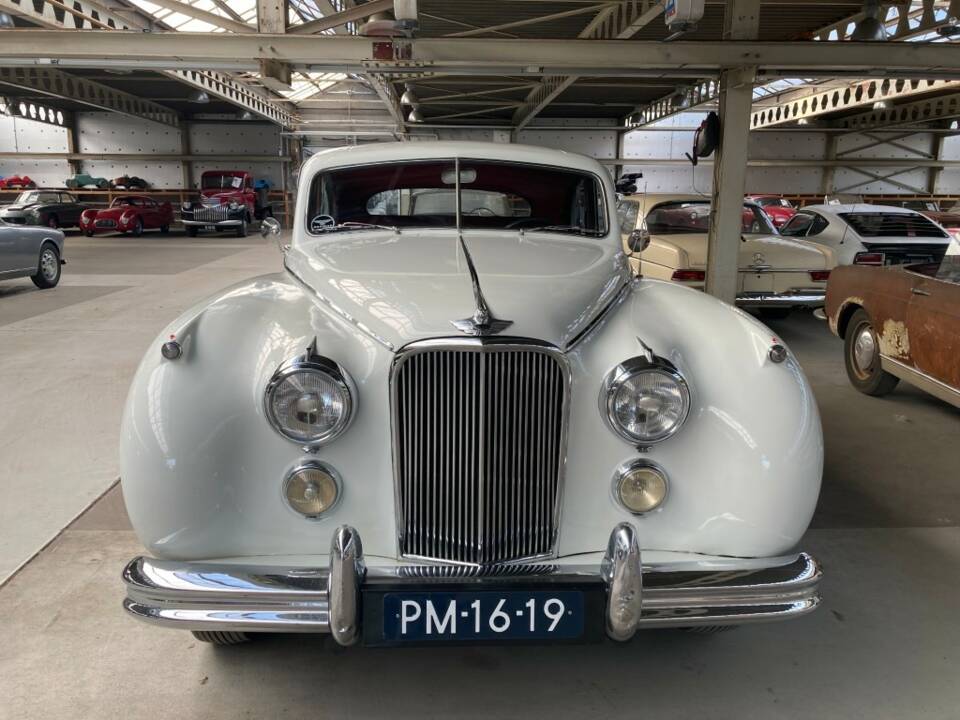 Image 2/38 of Jaguar Mk VII (1952)
