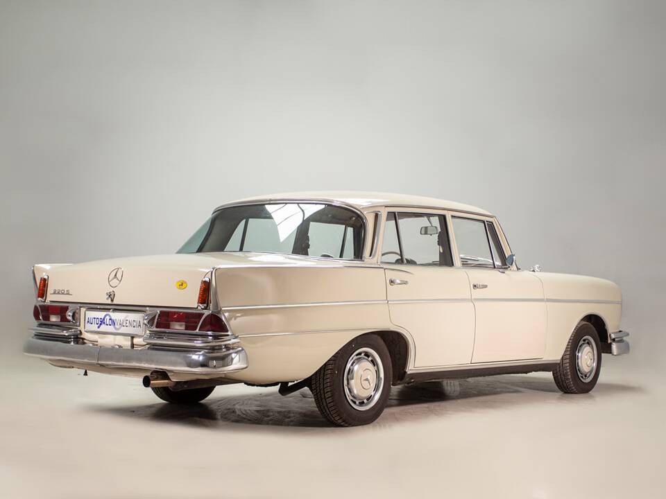 Bild 9/32 von Mercedes-Benz 220 SE b (1965)