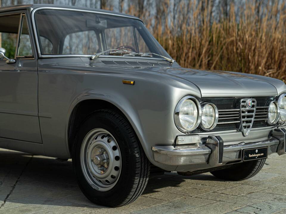 Image 16/50 of Alfa Romeo Giulia Super 1.3 (1972)