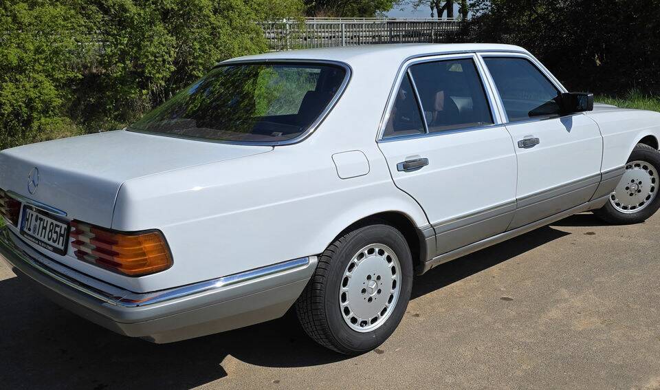 Bild 8/8 von Mercedes-Benz 300 SE (1985)