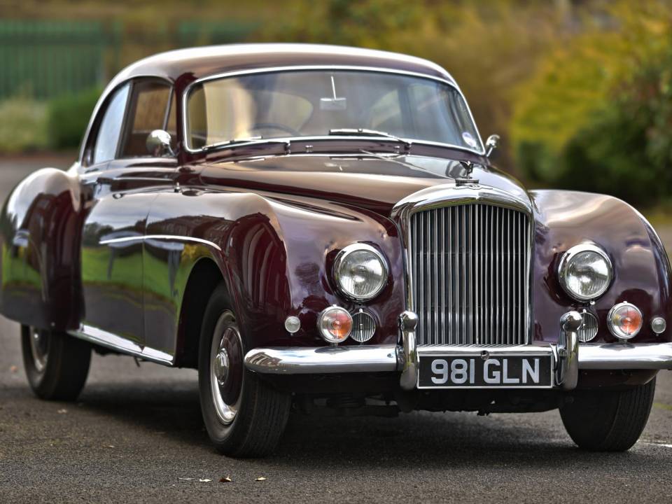 Image 2/38 of Bentley R-Type Continental (1955)