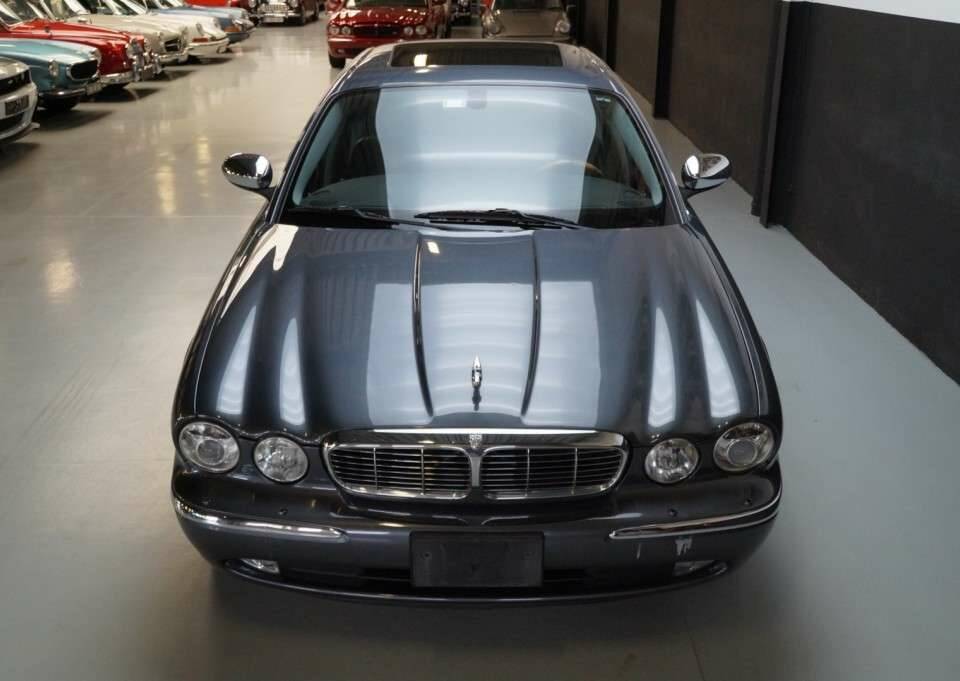 Image 31/50 of Jaguar XJ 8 4.2 (2005)