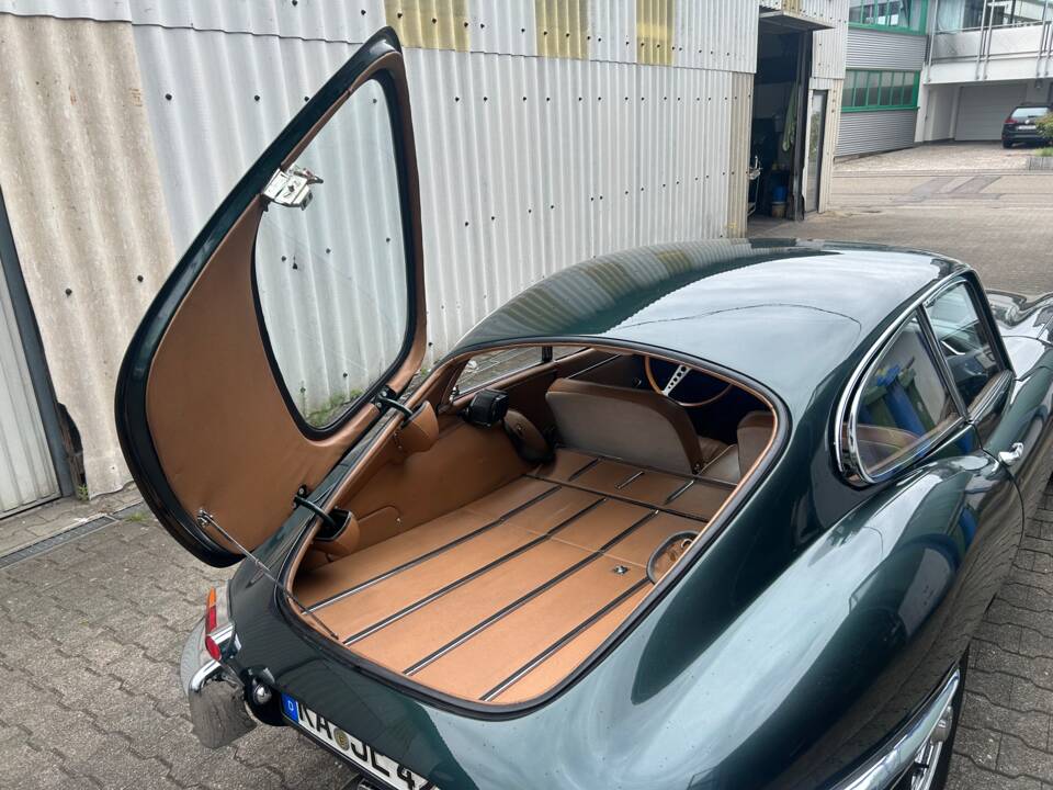 Image 17/39 de Jaguar Type E 4.2 (1966)