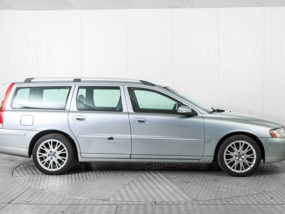 Image 10/36 of Volvo V70 D5 (2008)