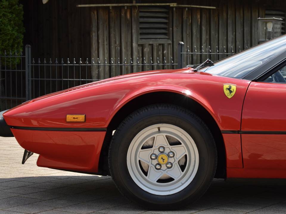 Image 13/43 de Ferrari 308 GTSi (US) (1981)