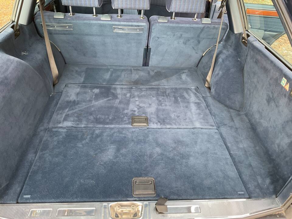 Image 92/149 of Mercedes-Benz 320 TE (1993)