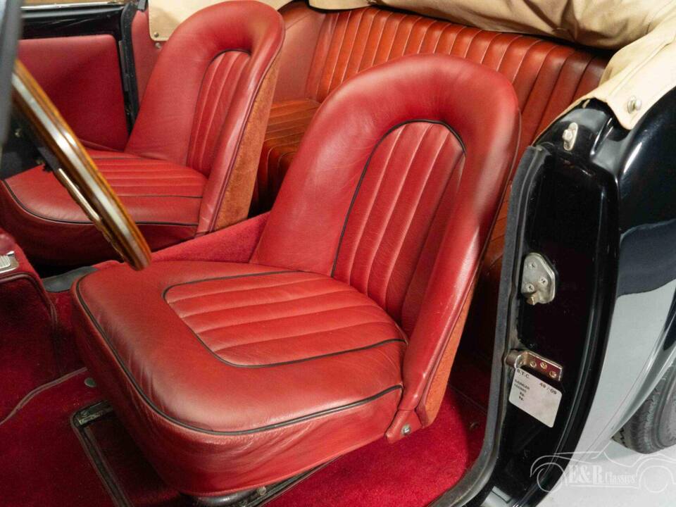 Obraz 12/19 pojazdu Daimler SP 250 (1962)