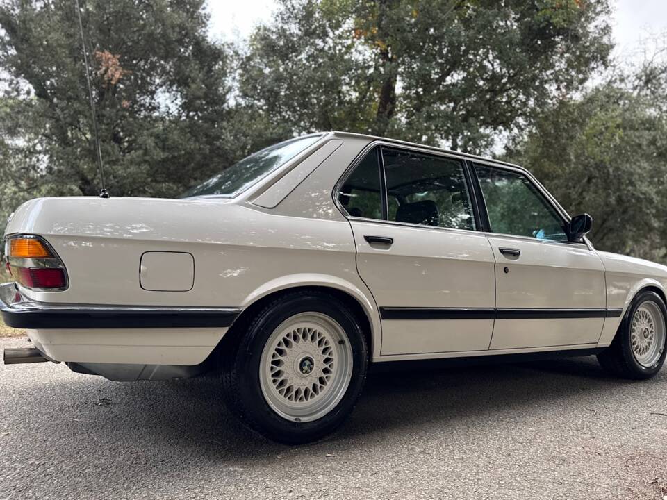 Bild 4/47 von BMW 528i (1986)
