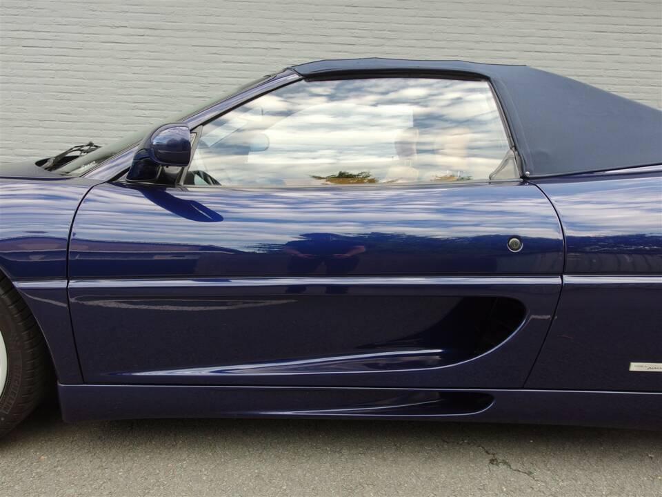 Afbeelding 17/100 van Ferrari F 355 Spider (1997)