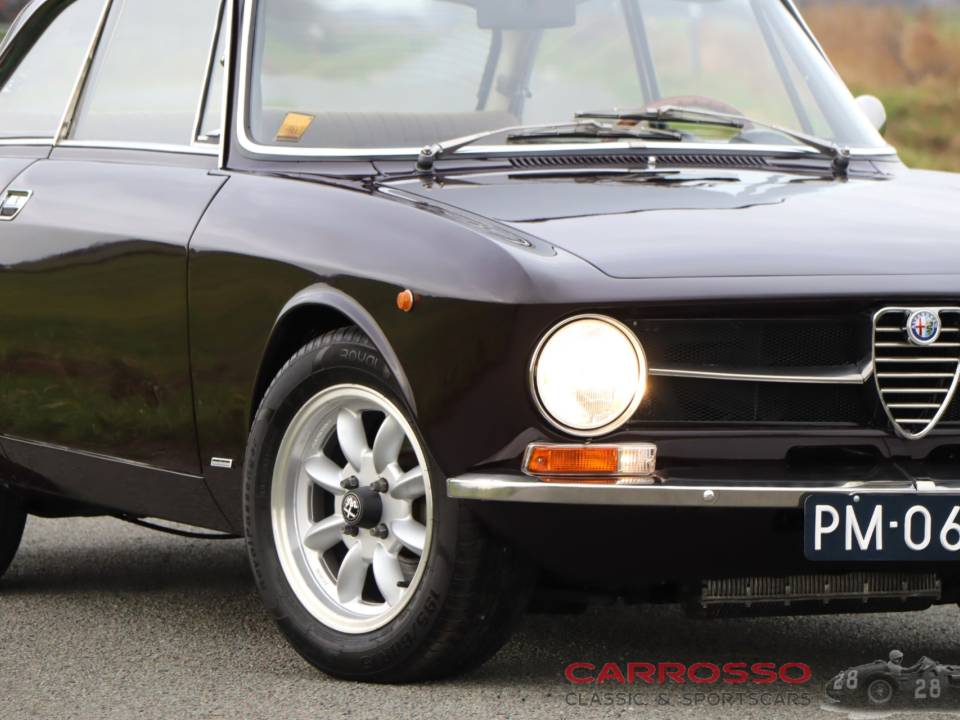 Immagine 29/40 di Alfa Romeo Giulia GT 1300 Junior (1972)