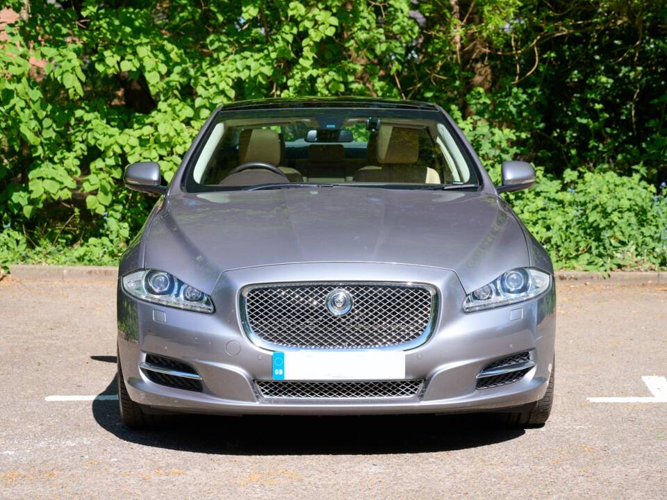 Image 6/50 of Jaguar XJ 5.0 (2012)