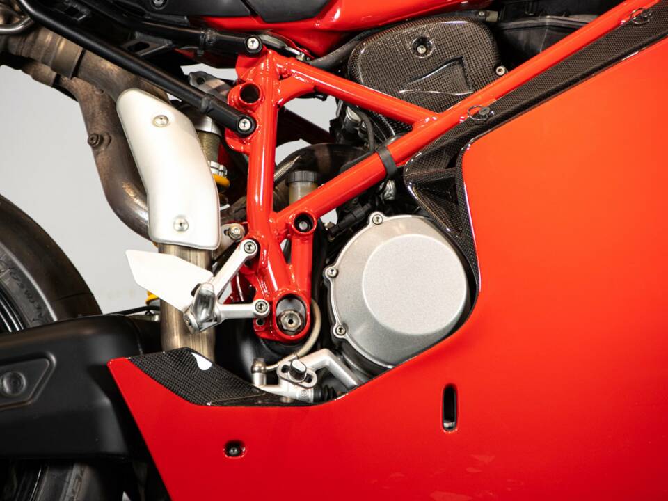 Image 40/50 of Ducati DUMMY (2004)