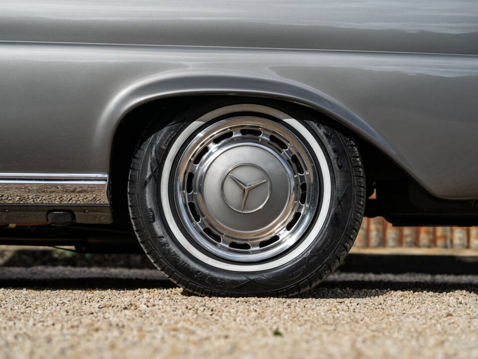 Image 34/37 of Mercedes-Benz 280 SE 3,5 (1970)