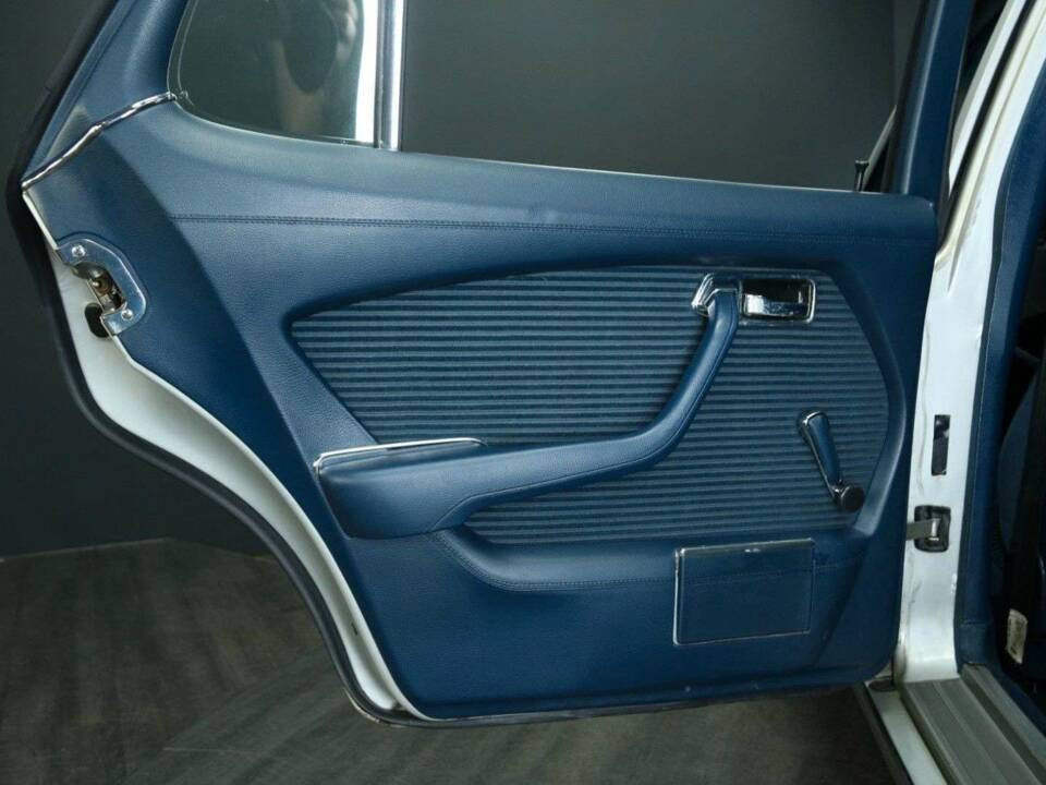 Image 18/29 of Mercedes-Benz 280 SE (1977)