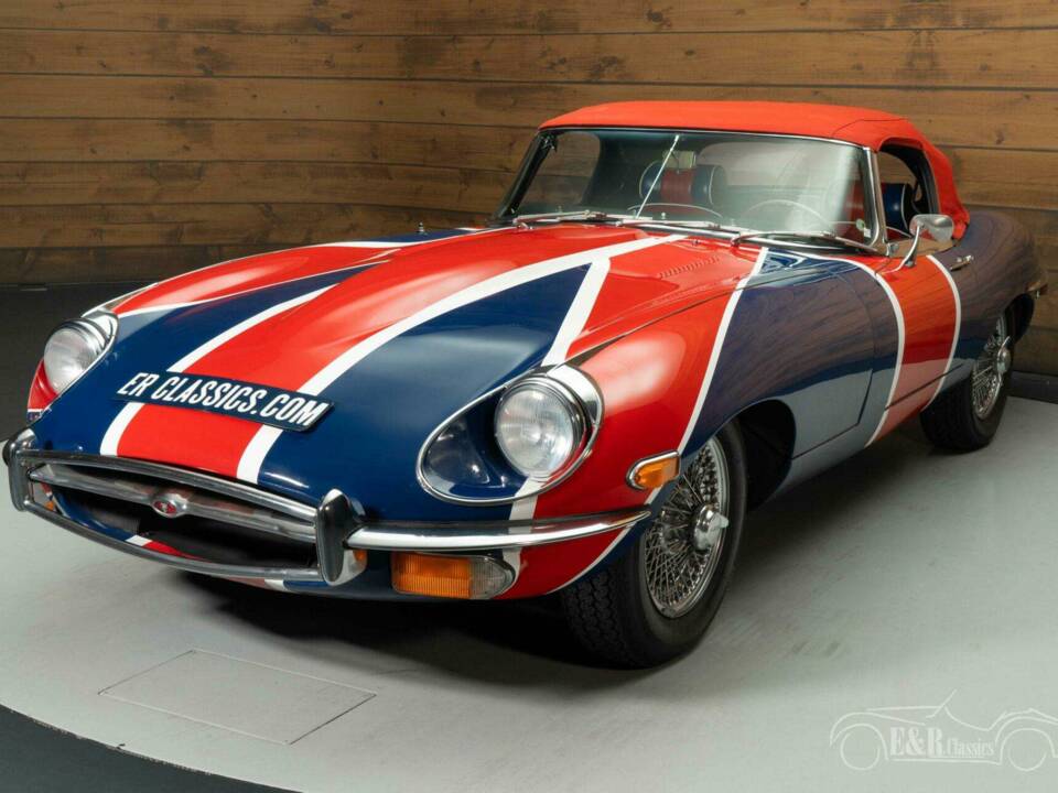 Image 6/17 de Jaguar E-Type (1970)