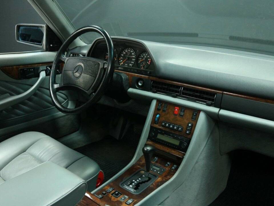 Afbeelding 39/50 van Mercedes-Benz 560 SEC (1991)