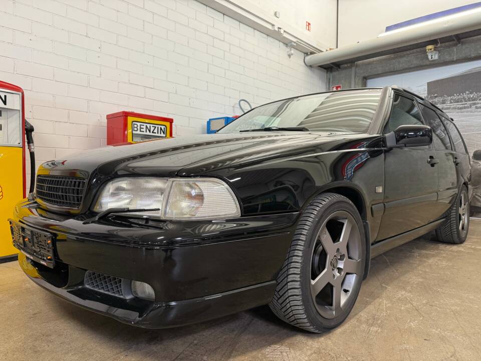 Image 2/17 of Volvo V 70 2.5T (1999)